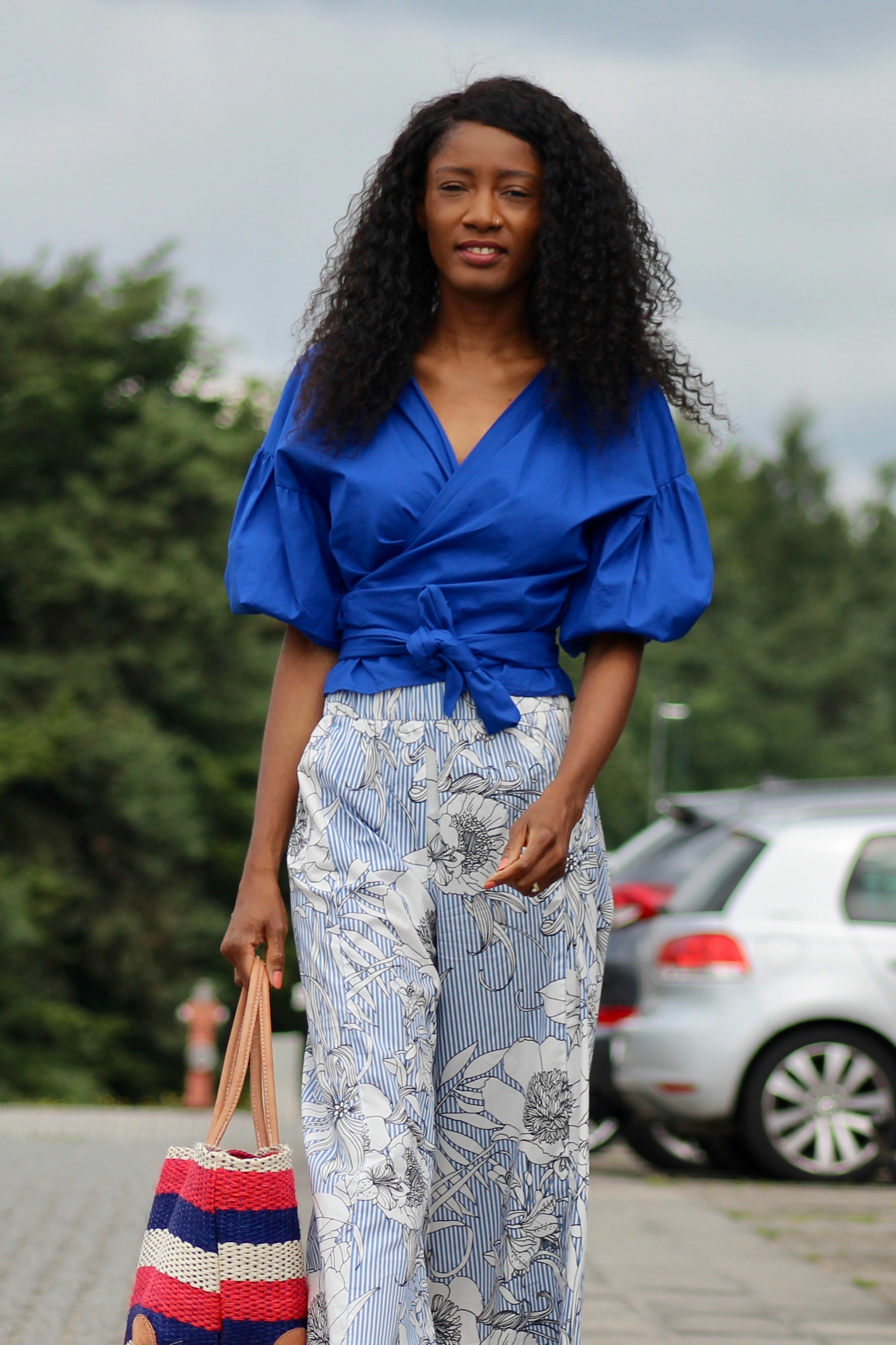 printed culottes blue top white sneakers
