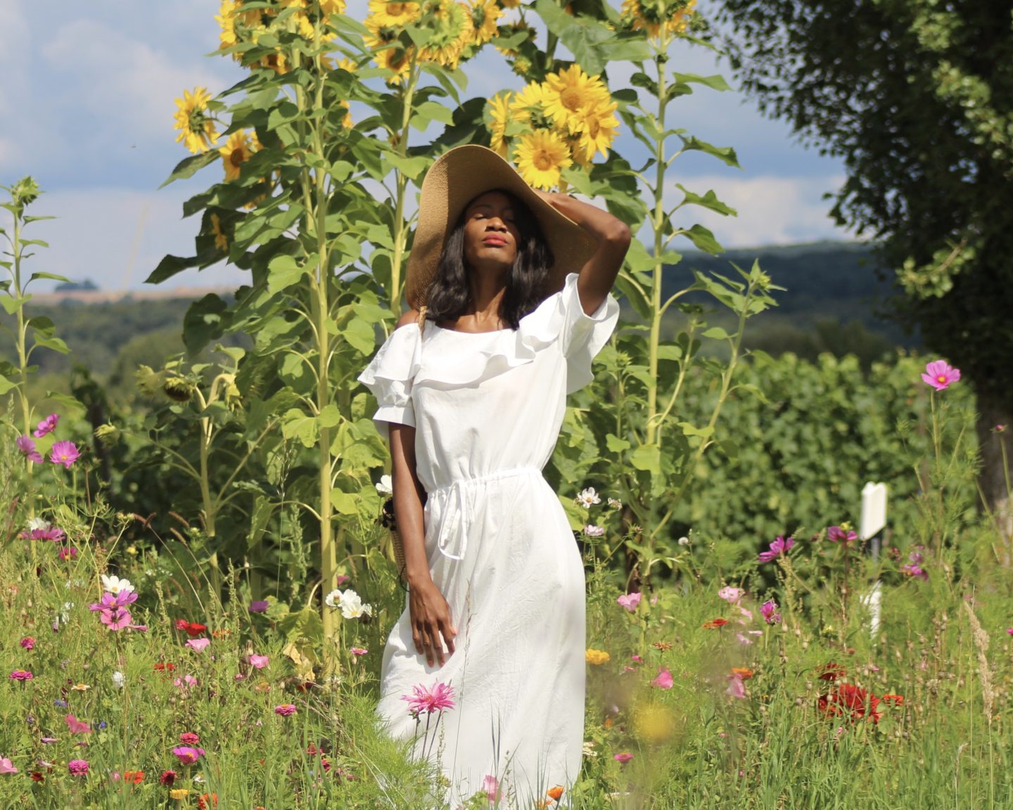 WHITE SUMMER DRESS FEATURING ZAN.STYLE